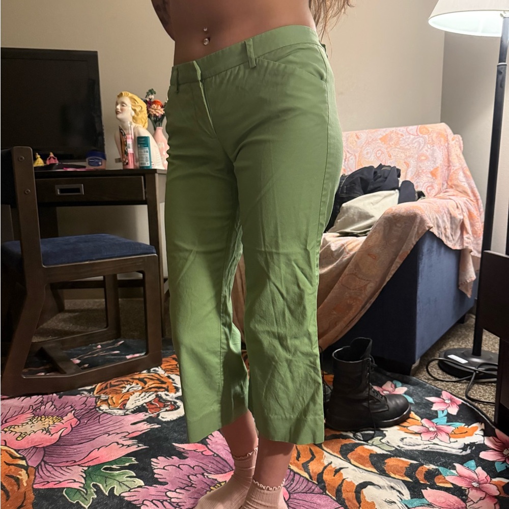 Cropped Light Green Capri